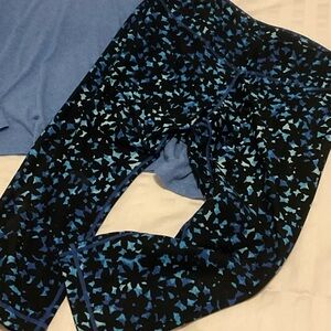 Stylish Black and Blue Patterned Leggings